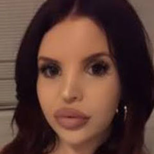 Meet your Posher, Becca